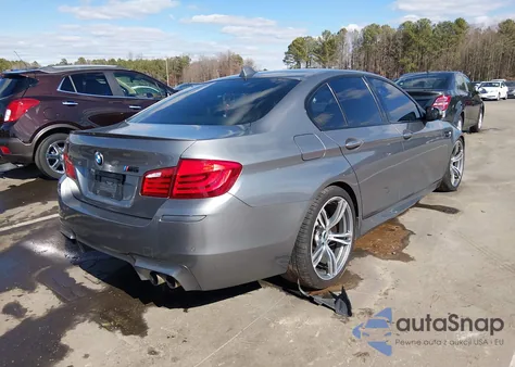 2013 BMW M5 z USA, uszkodzony, nr VIN WBSFV9C58DD097043
